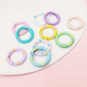 Resim 5 Adet DIY Karışık Renkli Metalik Anahtarlık Halkası - Çiçek ve Puantiye Desenli O-Ring Yaylı Toka Aksesuarları, Anahtarlar, Çantalar, Sırt Çantaları İçin (Canlı Renkler), Sevimli Anahtarlıklar, Çanta Süsü, Eğlenceli Tasarımlar, Pürüzsüz Yüzey 