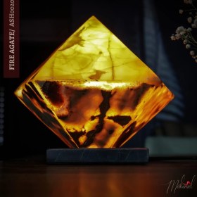 Resim Mukemel El Yapımı Siyah Mermer Tabanlı Kehribar Piramit – Eşsiz Ev Dekoru- Mükemel orijinal tasarım 