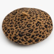 Resim Kadın Ressam Şapka Leopar Desenli 
