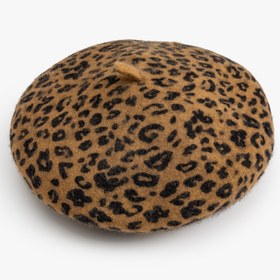 Resim Kadın Ressam Şapka Leopar Desenli 