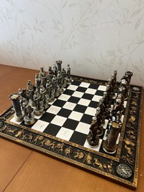 Resim Historical Chess Set with Decorative Board, Medieval Chess Set with Detailed Warrior Pieces, Antique Look Chess Set with Medieval Figures - Object-3 