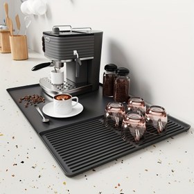 Resim 2'si 1 arada silikon kahve matı, yükseltilmiş kenarlıklı, 59.94x39.88 cm ölçülerinde, kahve tezgahınızı korumak için tasarlanmış, kaymaz tasarım ve çıkarılabilir emici pedli, kahve makineleri ve damlatıcı kurutucular için uygun 