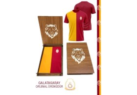 Resim Galatasaray 5 Yıldız Parçalı Forma T-Shırt Aslan Ahşap Kutu Hediyeli 