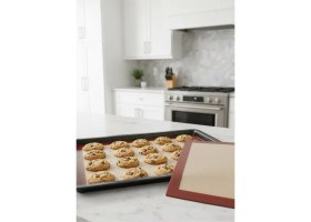 Resim Kitchen Design Lab Yanmaz Yapışmaz, Yıkanabilir, Pişirme Matı ve Kırmızı Silikon Yanmaz Mutfak Fırın Eldiveni 