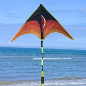 Resim 1 adet Büyük Delta Kite, Kırmızıdan Siyaha Gradyan, Uzun Kuyruklu Üçgen Tasarım, Dayanıklı Polyester - Açık Hava Plaj ve Park Eğlencesi için İdeal 