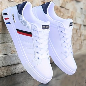 Resim Erkekler için düşük-top kaykay spor ayakkabıları - Beyaz ve Mavi Renkli Rahat Ayakkabılar, Kırmızı Çizgilerle, Bağcıklı Tasarım, Günlük Kıyafet, Koşu ve Günlük Kullanım için Dayanıklı PVC Taban, Kaykay Ayakkabıları 