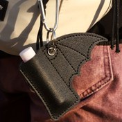 Resim 1 adet Gotik Yılan Burun Balmı Tutucu - Siyah Kanat Tasarımı, Kadınlar için Zarif ve Punk Tarzı Aksesuar, Anahtarlık Aksesuarı | Anime Temalı Aksesuar | Yılan Burun Balmı Kutusu | Çanta Süsü 