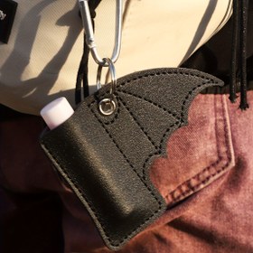 Resim 1 adet Gotik Yılan Burun Balmı Tutucu - Siyah Kanat Tasarımı, Kadınlar için Zarif ve Punk Tarzı Aksesuar, Anahtarlık Aksesuarı | Anime Temalı Aksesuar | Yılan Burun Balmı Kutusu | Çanta Süsü 