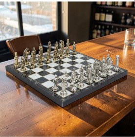 Resim Lüks Metal Satranç Takımı Krom Kaplama Osmanlı Vs Bizans Orduları Siyah Mermer Desenli Tahta 20 Cm 