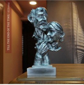 Resim Zamanın Sonuna Kadar Öpüşen Çift Heykeli Romantik Gümüş Kaplama 