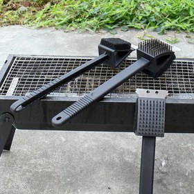 Resim 3'ü 1 Arada Barbekü Izgarası Temizleme Aleti - Kazıyıcı ve Spatula ile Paslanmaz Çelik Tel Fırça, Kolay Ulaşım için Uzun Saplı, Dayanıklı ve Yeniden Kullanılabilir Barbekü Temizleyici Aksesuarları, Izgara Aksesuarları 