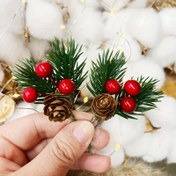 Resim 12 adet Suni Çam Kozalakları ve Kırmızı Çilek Sapları, Gerçekçi Daimi Yesil Noel Ağacı Dekorasyonları, Tatil Ev Aksesuarları, Sıcak Kış Harikası için Festive Merkeziler, Plastik, RV İç Parçaları ve Aksesuarları 
