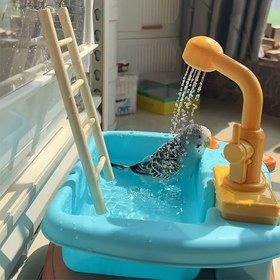 Resim Küçük Kuşlar İçin 18 Ekstra Oyuncakla Mess-Free, Kendi Kendini Temizleyen Parrot Banyo Küveti - Kolay Temizlenebilir 