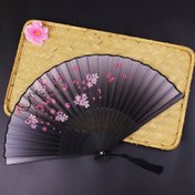 Resim Vintage Siyah Çiçekli Katlanır Yelpaze - Pembe Kiraz Çiçeği Desenli Bambu Saplı, Taşınabilir Kumaş Dans Yelpazesı Kadınlar İçin, Şık Ev Dekoru ve Mezuniyet Hediyesi, Dayanıklı Yapım, İnce İşçilik 