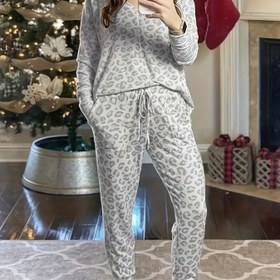 Resim Kadın Beyaz Leopar Baskılı Uzun Kollu Pijama Takımı 