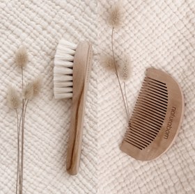 Resim Naturaborn Organik Doğal Keçi Kılı Yumuşak Bebek Konak Saç Fırçası ve Doğal Şimşir Ahşap Tarak 2'li Set 