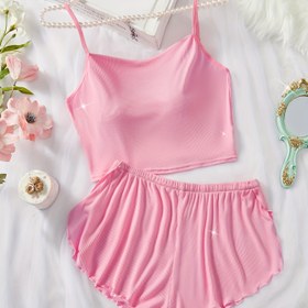 Resim Kadınların Rahat Uyku Giyimleri İçin Şirin Düz Renkli Pijama Takımı, Rahat Spagetti Askılı Üst ve Yırtık ve Büzgülü Etek Şortları 