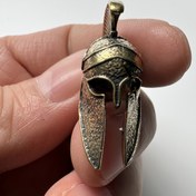 Resim 1 Adet Vintage Pirinç Spartalı Savaşçı Kolye Ucu - El Yapımı Fantazi Tema Heykeli ile Detaylı Miğfer ve Mızrak Tasarımı, Antika Bitişli Ev Ofis Kahve Dükkanı Dekoru, Elektrik Gerekmez, Noel Cadılar Bayramı Doğum Günleri Yeni Yıl İçin Eşsiz Hediye, Dekoratif Sanat Parçası | Detaylı Miğfer Tasarımı | Ayrıntılı İşçilik, Heykel Dekoru 