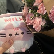 Resim Pastel Pembe & Beyaz Süt Kutusu Bebek - Gözleri ve Ağzı Olan Sevimli Peluş, Yumuşak Kumaş Hediye Doğum Günü, Sevgililer Günü, Anime Hayranları İçin - Kawaii Dekorasyon veya Atıştırmalık Temalı Koleksiyonluk, Şirin Bebek, Sevgililer Günü Hediyesi, Atıştırmalık Koleksiyona Uygun 