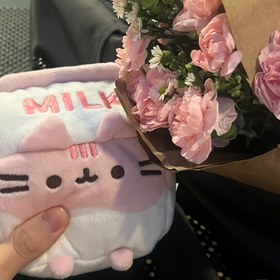 Resim Pastel Pembe & Beyaz Süt Kutusu Bebek - Gözleri ve Ağzı Olan Sevimli Peluş, Yumuşak Kumaş Hediye Doğum Günü, Sevgililer Günü, Anime Hayranları İçin - Kawaii Dekorasyon veya Atıştırmalık Temalı Koleksiyonluk, Şirin Bebek, Sevgililer Günü Hediyesi, Atıştırmalık Koleksiyona Uygun 
