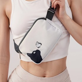 Resim 1 adet, Şık Kedi & Kelebek Baskılı Çapraz Çanta - Seyahat, Yürüyüş, Yoga ve Günlük İşe Gidiş Geliş için Hafif Ayarlanabilir Askılı Bel Çantası, Fermuarlı Beyaz Polyester Göğüs Çantası, Seyahat Aksesuarı | Günlük Kullanım İçin Çapraz Çanta | Polyester Çanta, Seyahat Çantası 