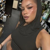Resim Şık Kadın Kolsuz Hoodie Crop Top - Y2K İlhamlı, Yüksek Esneklik Polyester & Elastan Karışımı, Düz Renk Arka Kesik Detaylı, Makinede Yıkanabilir - Günlük Kullanım İçin Mükemmel 