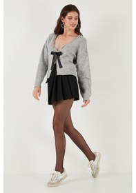 Resim Lela Premium Boncuk Ve Fiyonk Detaylı Regular Fit V Yaka Triko Bayan Hırka 680Hi00180 Gri 