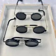 Resim Yeni Steampunk Tarzı Dönebilen Lens Gözlükleri - Ayarlanabilir Parlaklık, Kollar İçin Yay Tasarımı, Gri Lensli Siyah, Kostüm Partileri ve Moda Aksesuarları İçin Mükemmel, Moda Açıklaması Gözlükleri | Steampunk Gözlükleri | Alaşım Çerçeve Gözlükleri, Babalar Günü Hediyesi 