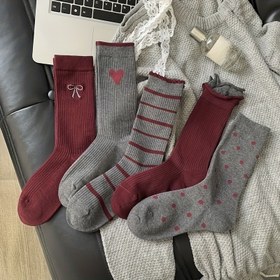 Resim 5 Çift Kadın Vintage Kolej Stili Çorap, Kırmızı ve Gri Çizgili Karışık, Moda Trend Uzun Çoraplar, Polyester Karışımı, Sadece Elde Yıkama, Düz Renk, Tüm Mevsim, Örgü Kumaş 