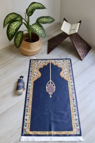 Resim Pratik Ve Taşınabilir Ipek Dokulu Keseli Seccade Mihrap Desenli S10017 Lacivert 