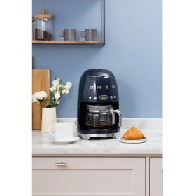Resim Smeg 50's Style Mavi Filtre Kahve Makinesi 1,4 lt Kapasite Metal Malzeme ile Sıcak Tutma Fonksiyonu 