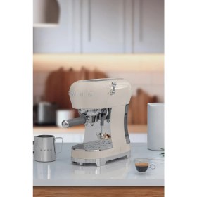 Resim Smeg ECF02CREU Krem Espresso Kahve Makinesi 1350 W Espresso İçecek Türü ile Mükemmel Sonuç 