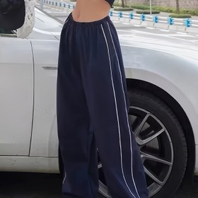 Resim Geniş Bacaklı Bir Çift Terlik 