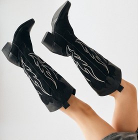 Resim Bahar Siyah Süet Nakışlı Deri Detaylı Topuklu Western Çizme 001 