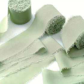 Resim 5 metre uzunluğunda ve 3.8 cm genişliğinde yeşil şifon kurdele, buket sarma ve dekoratif amaçlar için yırtık kenarlı el yırtma ipek kurdele 