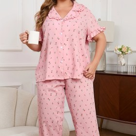 Resim Kadınların Büyük Beden Çiçekli Pijama Takımı - Rahat Kısa Kollu, Volan Detaylı, Düğmeli Üst ve Elastik Bel Pantolon, Polyester, Tüm Mevsimler İçin Giyilebilir, Büyük Beden Pijama Takımı 