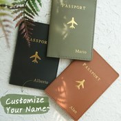Resim 1 adet Kişiselleştirilmiş Altın Monogram Suni Deri Pasaport Kapağı, Özel İsimli Seyahat Belgesi Tutucu, Katlanabilir Hafif Suni Deri Pasaport Kılıfı, Dışarı Çıkmak İçin Zarif El Yapımı Aksesuar, Kuru Bezle Temizleyin, Bordo 
