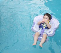 Resim Mambobaby Yüzme Simidi - Pink Butterfly Dreams, Emniyetli, Gölgelikli ve Ayak Destekli 