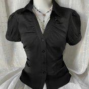 Resim 1 Adet Şık Kadın Kısa Kollu Gömlek - Polyester-Spandex Karışımı Dar Kesim Yaka Düğmeli Bluz, Fırfırlı Manşetler, Düz Renk Siyah, Makinede Yıkanabilir, Her Mevsime Uygun Günlük ve Resmi Giyim için Pürüzsüz Üst 