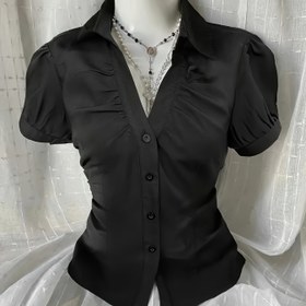 Resim 1 Adet Şık Kadın Kısa Kollu Gömlek - Polyester-Spandex Karışımı Dar Kesim Yaka Düğmeli Bluz, Fırfırlı Manşetler, Düz Renk Siyah, Makinede Yıkanabilir, Her Mevsime Uygun Günlük ve Resmi Giyim için Pürüzsüz Üst 