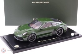 Resim 1:18 Spark 2024 Porsche 911 Carrera GTS Cuarenta Edition (992.2) - Quercusverde 