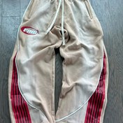 Resim Kadınlar için Y2K Harf Baskılı Renk Bloklu Düz Paça Pantolon - Bej & Kırmızı Kontrastlı Günlük Pantolon Ayarlanabilir Bel İpi, Makinede Yıkanabilir Her Mevsim Rahat Giyim İçin Lounge Pantolon, Vintage Esintili Tasarım, Yumuşak Kumaş Yapısı 