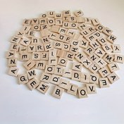 Resim 100 Ahşap Parça DIY İngilizce Kelime Okuması İçin 26 Harf, Okuma Küpleri ve Dekoratif Süsler ile. 