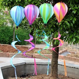 Resim Bahçe, Patio ve Dış Mekan Dekorasyonu için Renkli Plastik Sıcak Hava Balonu Rüzgar Dönerleri, Yel Değirmeni Şeklinde Asılı Rüzgar Dönerleri, Manzara Noktaları ve Konut Bahçeleri için Gökkuşağı Spiral Döner Süs Eşyaları 