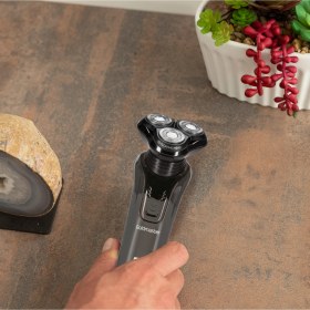 Resim Goldmaster Gravity Traş Makinesi LED Ekran Şarjlı GM8160 