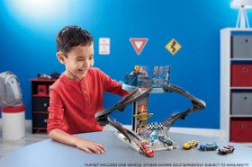 Resim Disney ve Pixar Cars Rust-Eze Yarış Kulesi GJW42 