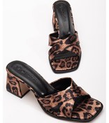 Resim Büyük Beden Kadın Topuklu Terlik Leopar Saten Çapraz Bantlı Kısa Topuklu-3890 Leopar 