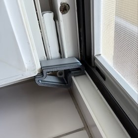 Resim 1 Ağır Hizmet Tipi Anti-Çarpışma Kapı Durdurucu, Alt Kapı Blokör, Pencere ve Balkon Bariyeri, Kolay Kurulum, Veranda Kapıları, Pencereler, Kayar Kapılar için Uygun - Dayanıklı Plastik Yapı, Rüzgar Geçirmez ve Darbe Geçirmez, Kapı Durdurucu, Kapı Durdurucu Alt Kapı İçin, Pencere Durdurucu 