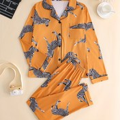 Resim Sonbahar için rahat ve şık zebra desenli kadın pijama takımı, uzun kollu düğmeli ceket ve pantolon ile rahat bir uyum sağlar. 
