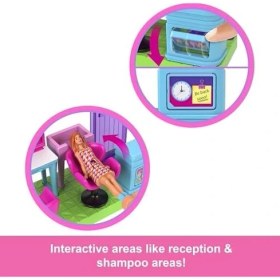 Resim Hype Store Mini Barbieland Koleksiyona Uygun Oyun Seti, 4 Cm'lik Bebek, Aynalı Kuaför Tezgahı, Şampuan Bölümü ve Hikaye Anlatımına Yönelik Karşılama Masası ile Kuaför Salonu, JCR32 